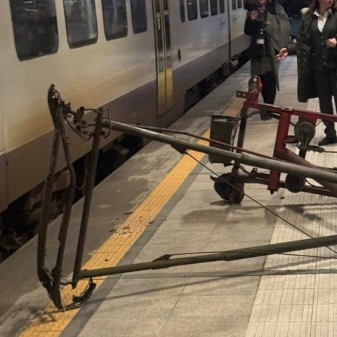 τρενο, σταθμος, μηχανηματα, επιβατες