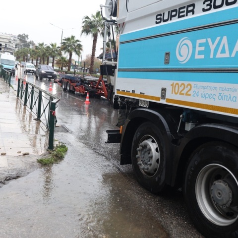 Ποσειδώνος: Φτάσαμε στο σημείο να φυλάμε το καπάκι για να μην γεμίσουμε λύματα, λέει ο δήμαρχος Αλίμου