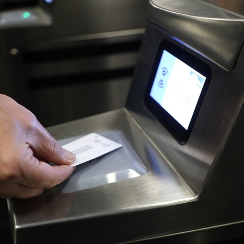 Σε νέα εποχή μπαίνουν από σήμερα οι συγκοινωνίες της Αθήνας - Πώς θα λειτουργεί το σύστημα «tap2ride»