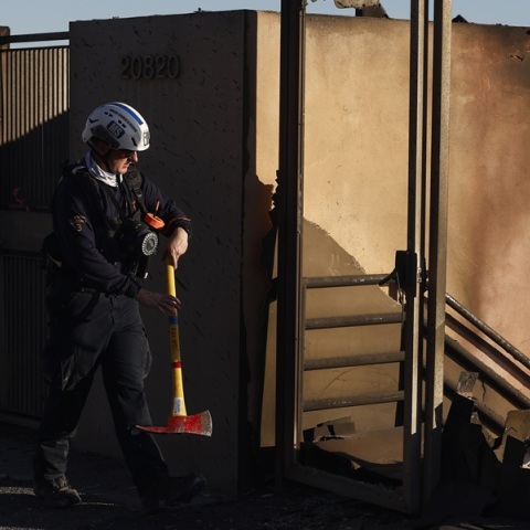 Λος Άντζελες: Συνεχίζεται η μάχη με τις φλόγες, καθώς οι άνεμοι δυναμώνουν - 25 οι νεκροί