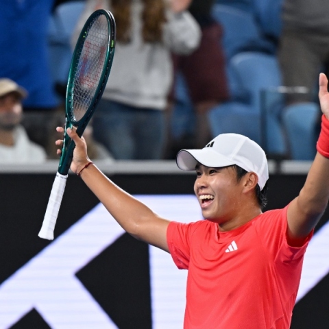 τενιστας πανηγυρίζει