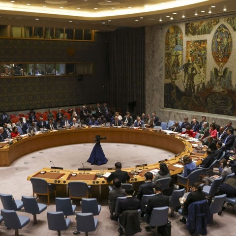 Ο ΟΗΕ υιοθέτησε την πρόταση Ελλάδας και ΗΠΑ για την ασφάλεια στην Ερυθρά Θάλασσα