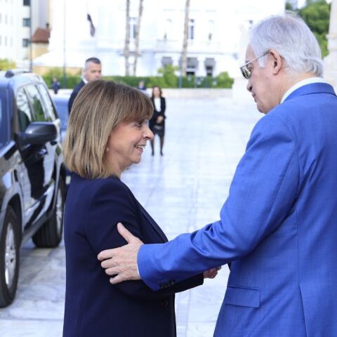 ΕΘΙΜΟΤΥΠΙΚΗ ΣΥΝΑΝΤΗΣΗ ΤΗΣ ΠτΔ ΚΑΤΕΡΙΝΑΣ ΣΑΚΕΛΛΑΡΟΠΟΥΛΟΥ ΜΕ ΤΟΝ ΠΡΟΕΔΡΟ ΤΗΣ ΒΟΥΛΗΣ ΚΩΝΣΤΑΝΤΙΝΟ ΤΑΣΟΥΛΑ 