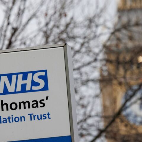 Βρετανία: Ασθενείς πεθαίνουν στους διαδρόμους των υπερκορεσμένων νοσοκομείων του Εθνικού Συστήματος Υγείας, καταγγέλλει το συνδικάτο των νοσηλευτών