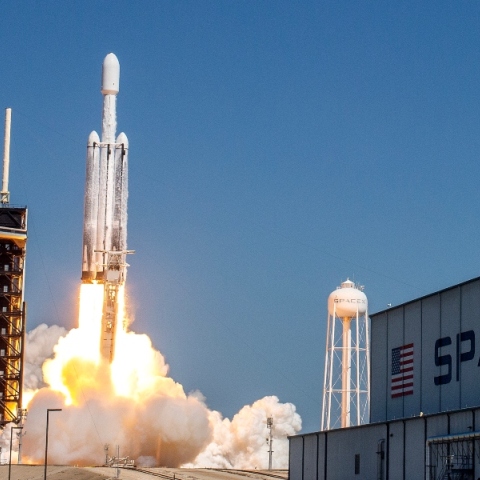 Ο πύραυλος Starship της SpaceX εκτοξεύεται