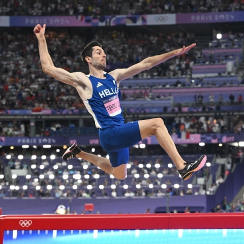 Ο Μίλτος Τεντόγλου κανει αλμα εις μηκους