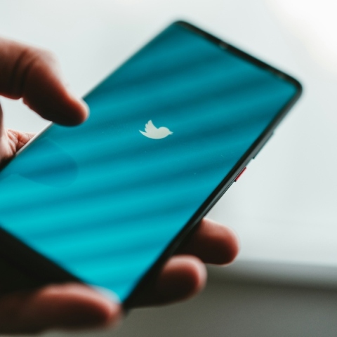 χερι κραταει κινητο