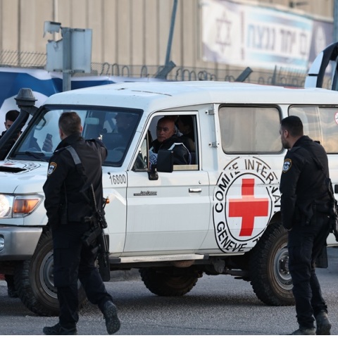 Γάζα: Βίντεο από την στιγμή της παράδοσης των ομήρων από τη Χαμάς