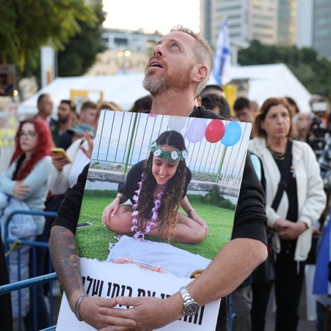 Στο Ισραήλ οι τρεις όμηροι, επανενώθηκαν με τις οικογένειές τους - Πανηγυρισμοί και συγκίνηση