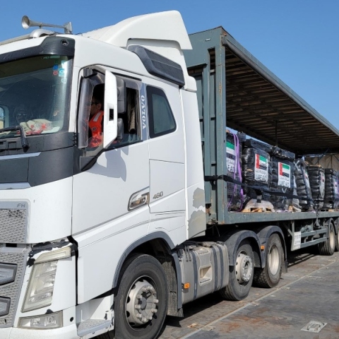 φορτηγό με ανθρωπιστική βοήθεια