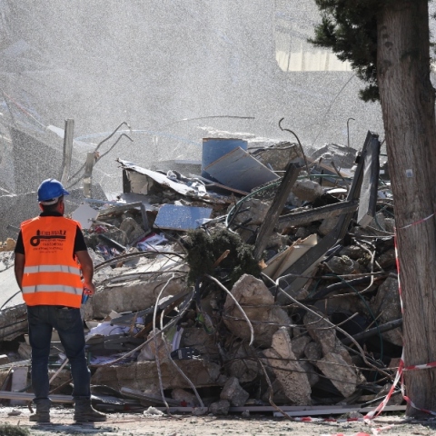 κατεστραμμένα σπίτια, διασωστες