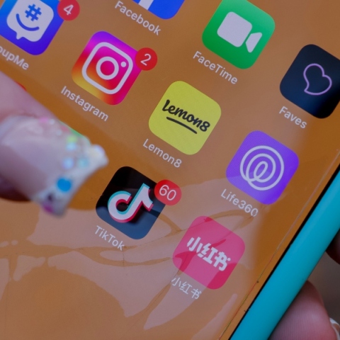 χερι κραταει κινητο