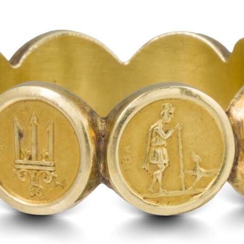 Χρυσό δακτυλίδι με τα σύμβολα των επτά Ιονίων νήσων που ανήκε στον Διονύσιο Σολωμό, Εκτίμηση €6.000-8.000