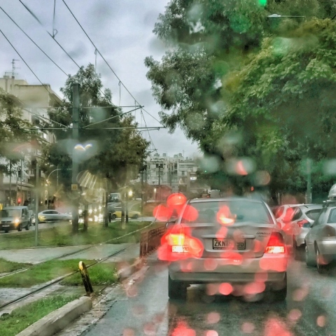 δρομος, αυτοκινητα, βροχη