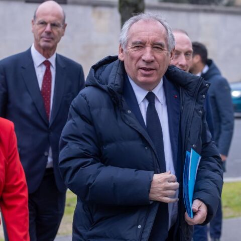 Γαλλία: Σε deja vu η χώρα καθώς η κυβέρνηση Μπαϊρού κινδυνεύει με κατάρρευση