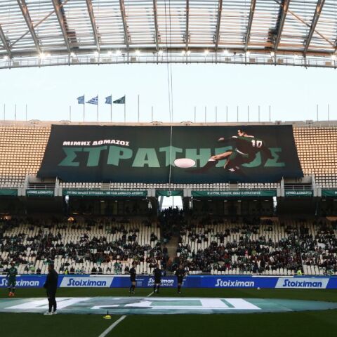 Μίμης Δομάζος: Πανό για τον «Στρατηγό» του Παναθηναϊκού στο ΟΑΚΑ