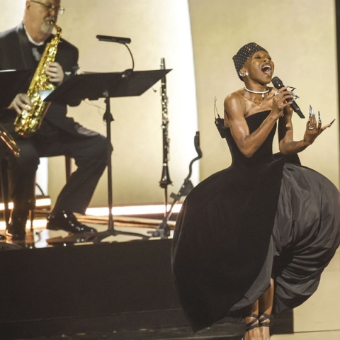 Grammy 2025: Η Σίνθια Ερίβο δεν μπορούσε να βρει τη θέση της και τη μοιράστηκε με την Τέιλορ Σούιφτ