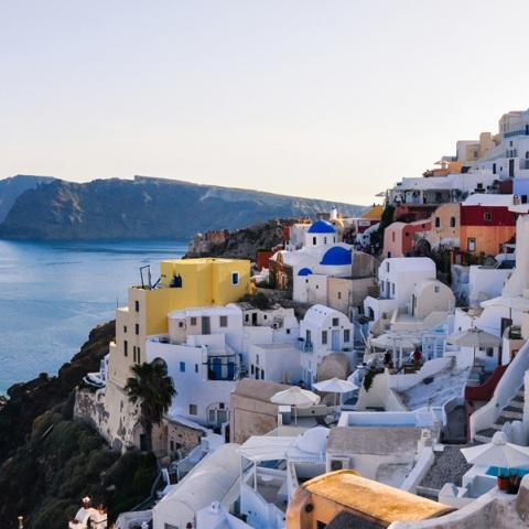 Σαντορίνη: Μπαράζ σεισμών τα ξημερώματα - Kόσμος φεύγει άρον άρον από το νησί