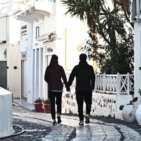 Στη δίνη των Ρίχτερ οι Κυκλάδες - Η μαζική φυγή από τη Σαντορίνη σε 15 κλικ