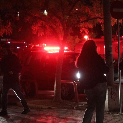 Ζωγράφου: Έκλεισαν δρόμοι από διαρροή λαδιών