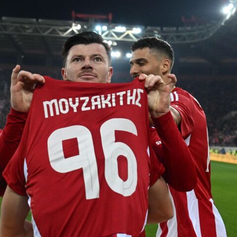 Kύπελλο Ελλάδας: Πρόκριση του Ολυμπιακού στα ημιτελικά με «buzzer beater» Μουζακίτη