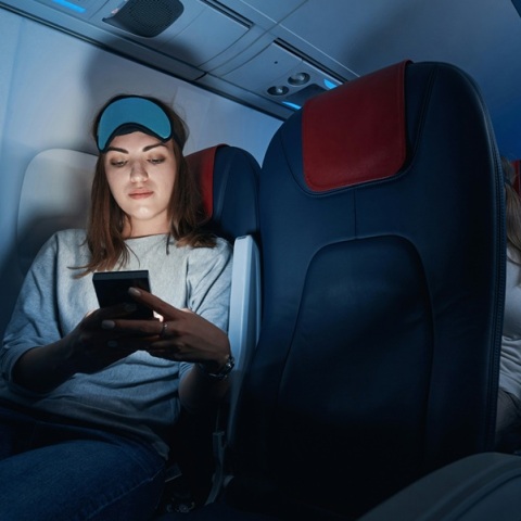 Να γιατί δεν πρέπει να σταυρώνετε τα πόδια σας στο αεροπλάνο