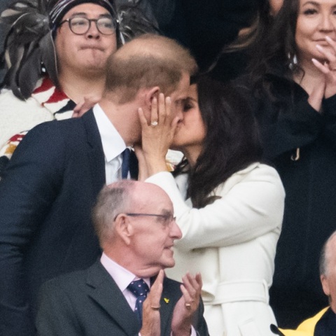 Μέγκαν Μάρκλ: Το παθιασμένο φιλί στον πρίγκιπα Χάρι, στον απόηχο των δηλώσεων του Ντόναλντ Τραμπ