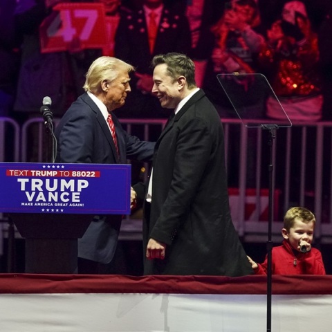 Τραμπ: Συνεχίζει να πλέκει το εγκώμιο του Μασκ – Θα βρει σπατάλες δισεκατομμυρίων στο Πεντάγωνο