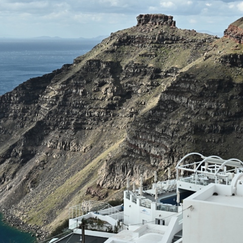 νησι, βουνο, θαλασσα, σπιτια