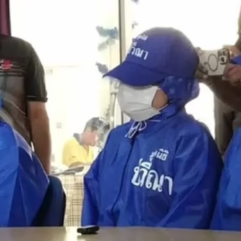 3 γυναικες στα μπλε