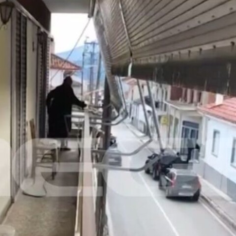Λάρισα: «Παραδώσου, μην το κάνεις αυτό» - Βίντεο από τη διαπραγμάτευση με τον δράστη