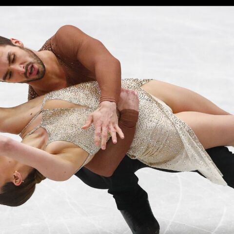 Γκαμπριέλα Παπάδακη: Η πρωταθλήτρια του καλλιτεχνικού πατινάζ κάνει καμπάνια για ομόφυλα ζευγάρια στο άθλημα