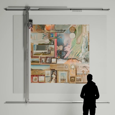 επισκεπτης σε εκθεση κοιταει πινακα