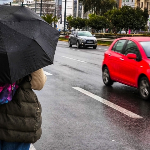 ομπρελες, βροχη, περαστικοι