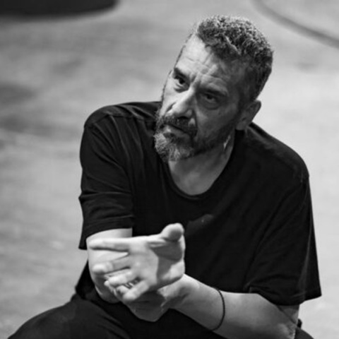 O Γιώργος Σκεύας σκηνοθετεί τη Ράβδο στο θέατρο της Οδού Κυκλάδων