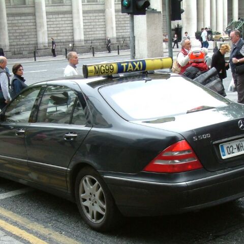 Ryanair: Το αφεντικό της έχει και εταιρεία ταξί με ένα όχημα για να μπαίνει στις...λεωφορείολωρίδες 