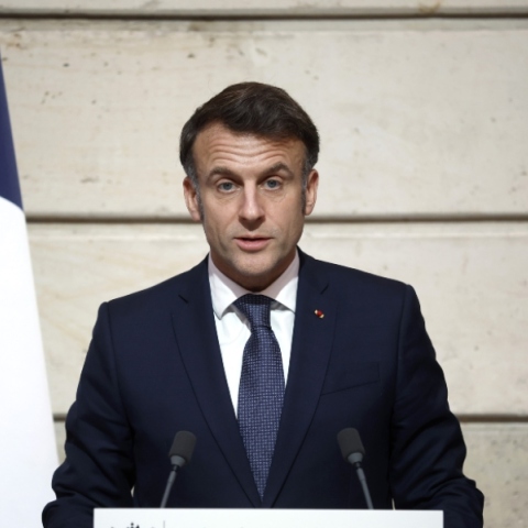  Μακρόν 