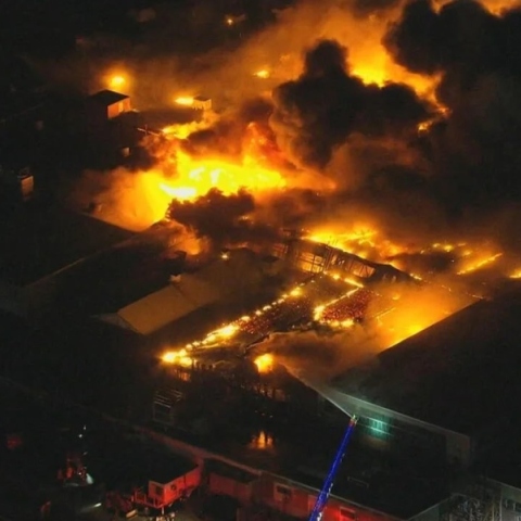 κτιριο καιγεται