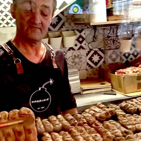 Βομβίδια: Κεφτέδες, σοσιαλισμός και βαρβαρότητα στη Βασιλέως Ηρακλείου 