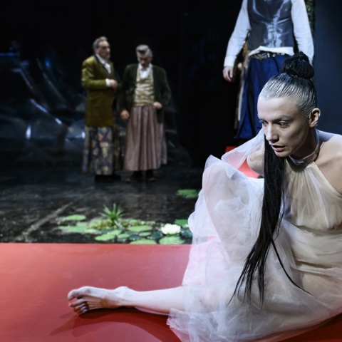 7 θεατρικές παραστάσεις που δεν θέλουμε να χάσουμε