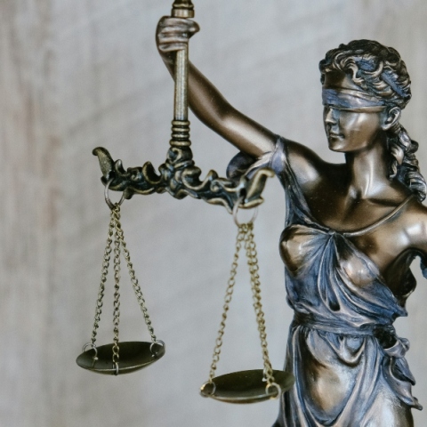 Ποιος εμπιστεύεται τη Δικαιοσύνη;