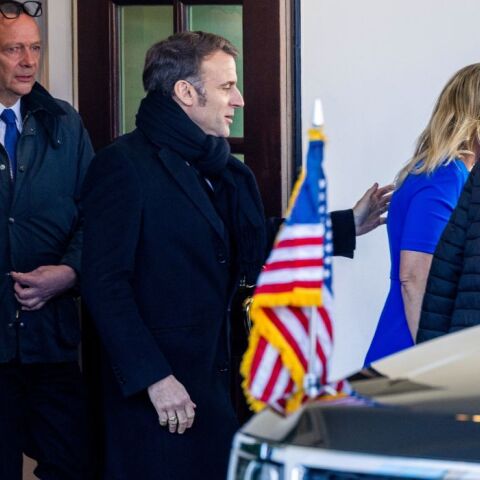 Μακρόν: Έφτασε στον Λευκό Οίκο για τις «δύσκολες» συνομιλίες με τον Τραμπ για την Ουκρανία