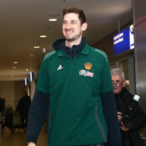 Παναθηναϊκός: Έφτασε στην Αθήνα ο Τιμπόρ Πλάις 