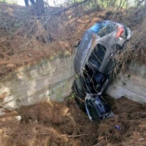 Ρόδος: Γυναίκα έπεσε με το ΙΧ σε χαντάκι για να αποφύγει ελάφι και εγκλωβίστηκε όλο το βράδυ