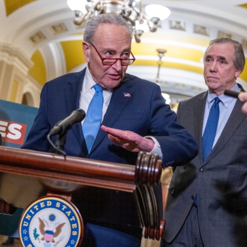 Ο Τσακ Σούμερ, επικεφαλής της πλειοψηφίας των Δημοκρατικών στη Γερουσία 