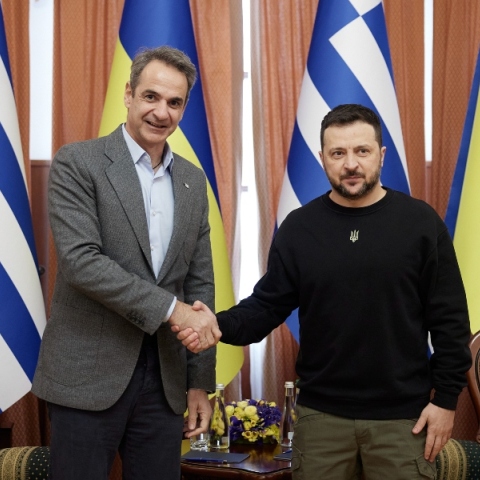 Ο Πρωθυπουργός Κυριάκος Μητσοτάκης με τον Πρόεδρο της Ουκρανίας Βολοντίμιρ Ζελένσκι
