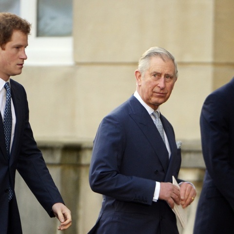 Τι επίθετα χρησιμοποιούσαν οι πρίγκιπες Ουίλιαμ και Χάρι πριν τους γάμους τους; 