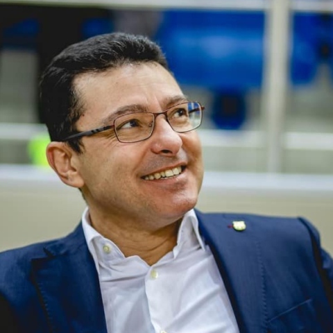 Ο Κάρλες Μινάρο