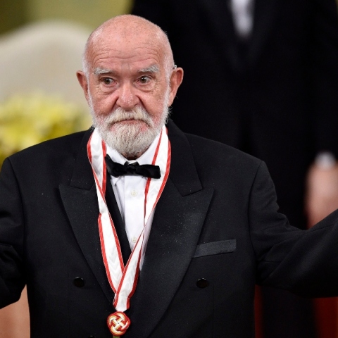 Ο Άθολ Φούγκαρντ