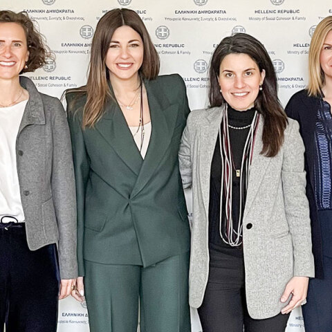 Από αριστερά: Alessandra Delfini, Country Managing Director, L'Oréal Hellas / Σοφία Ζαχαράκη, Υπουργός Κοινωνικής Συνοχής και Οικογένειας / Ιωάννα Λυτρίβη, Υφυπουργός Παιδείας, Θρησκευμάτων και Αθλητισμού / Μαρία Κοράλη, General Manager L'Oréal Professional Products